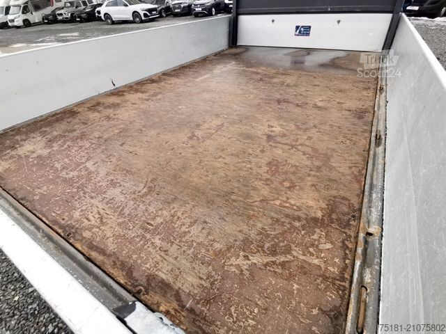 Pritschenwagen PEUGEOT Boxer 2.2HDI/121kw PRITSCHE 3,3M/ 7 SITZE/ AHK