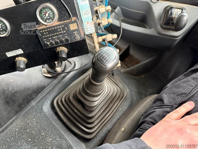 Kehrmaschine MERCEDES-BENZ Axor 1833 Kehrmaschine VAL?air HD 200 - Bar 9 m³