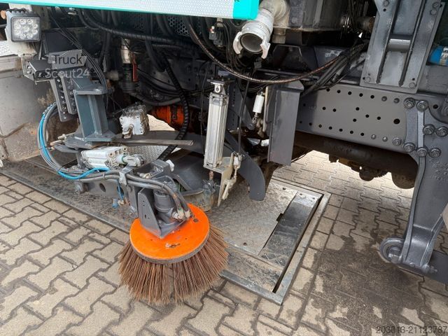 Kehrmaschine MERCEDES-BENZ Axor 1833 Kehrmaschine VAL?air HD 200 - Bar 9 m³