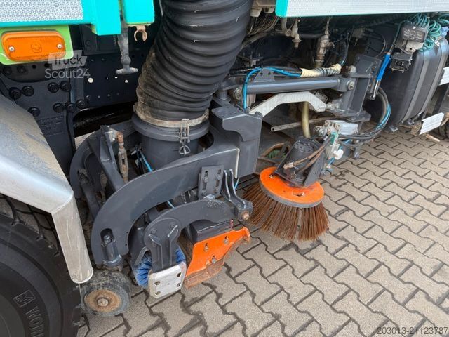 Kehrmaschine MERCEDES-BENZ Axor 1833 Kehrmaschine VAL?air HD 200 - Bar 9 m³