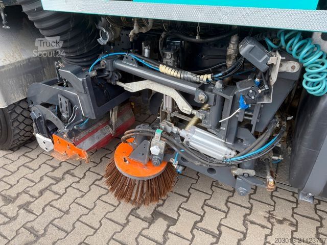 Kehrmaschine MERCEDES-BENZ Axor 1833 Kehrmaschine VAL?air HD 200 - Bar 9 m³