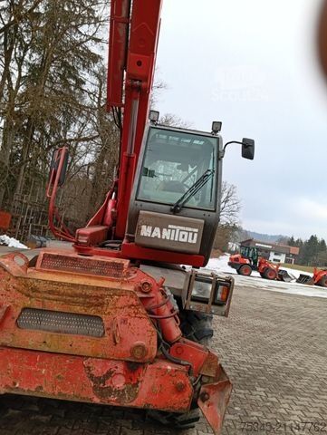 Teleskopický manipulátor MANITOU MRT 1850
