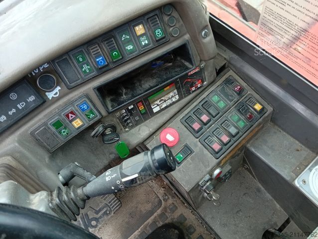 Teleskopický manipulátor MANITOU MRT 1850