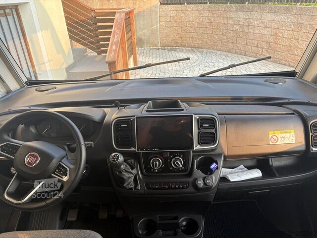 Integrated camper Etrusco I6900