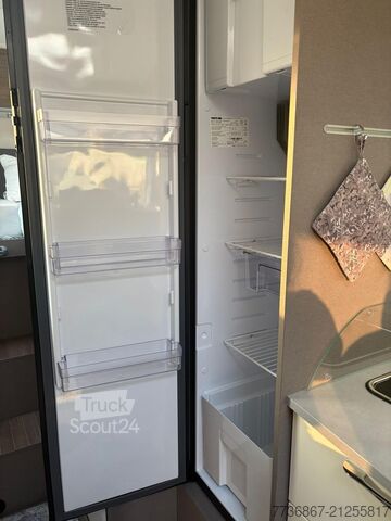 Integrated camper Etrusco I6900