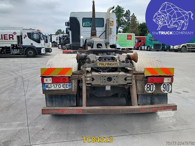 نقل الحاويات Renault Kerax