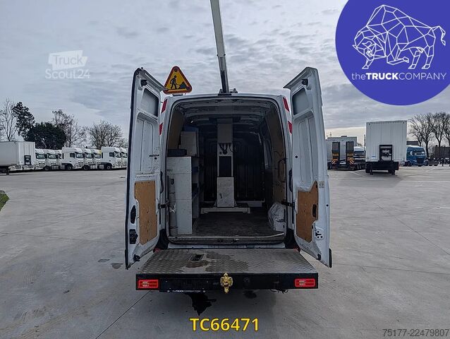 يرفع Renault Master 145.35 nacelle
