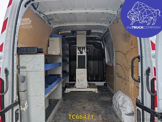يرفع Renault Master 145.35 nacelle