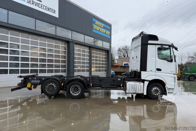 Camion porte-caisses amovibles MERCEDES-BENZ Actros 2543 6x2