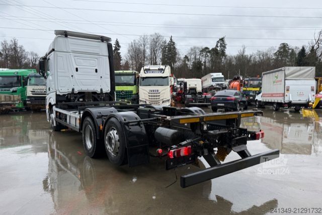Camion porte-caisses amovibles MERCEDES-BENZ Actros 2543 6x2