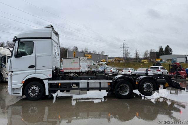 Camion porte-caisses amovibles MERCEDES-BENZ Actros 2543 6x2