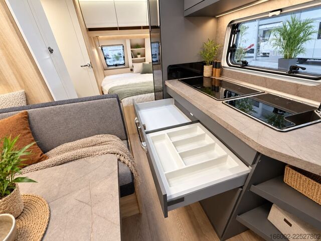 Lakókocsi HOBBY De Luxe 540 KMFe Modelljahr 2027 ausgestellt!