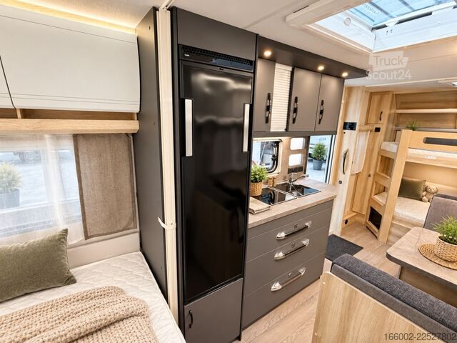 Lakókocsi HOBBY De Luxe 540 KMFe Modelljahr 2027 ausgestellt!