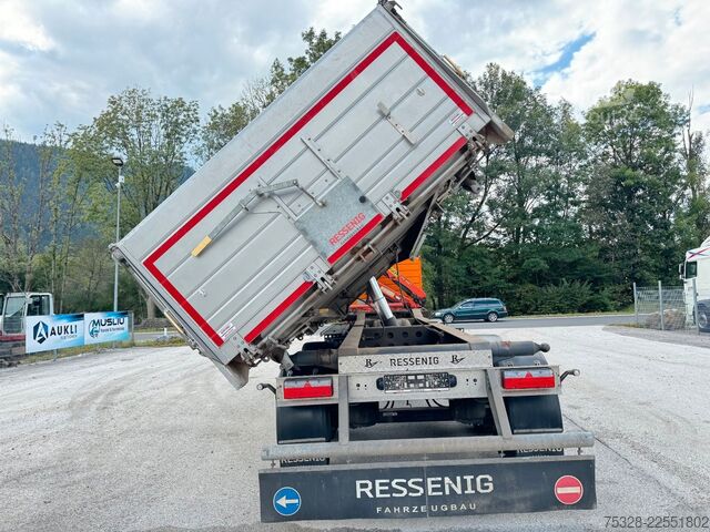 Dreiseitenkipper Anhänger Ressenig 3 Achs Getreidekipper elektrische Plane