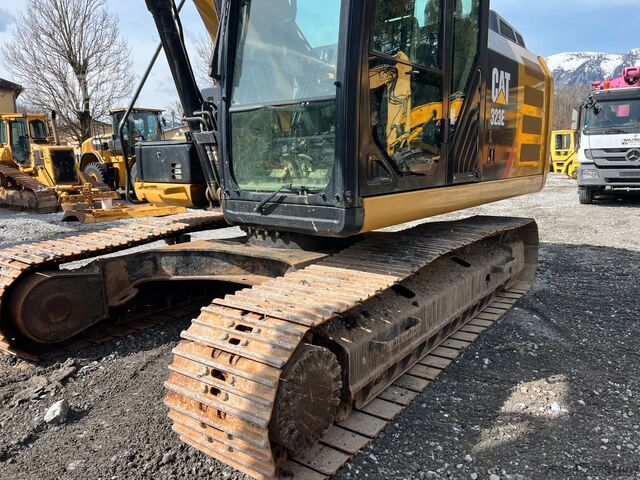 Kettenbagger CATERPILLAR 323 E Powertilt 2x Löffel Top