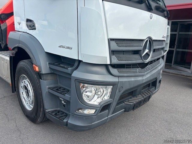 Jeřáb na nákladním automobilu MERCEDES-BENZ ANTOS
