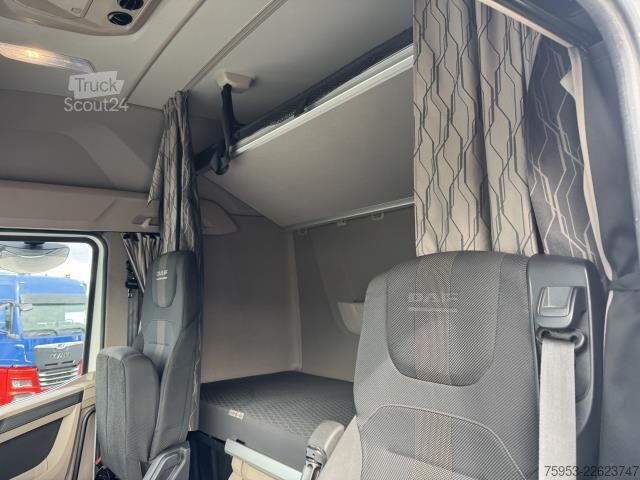 Standardowy ciągnik siodłowy DAF XG 530 FT Standklima Intarder