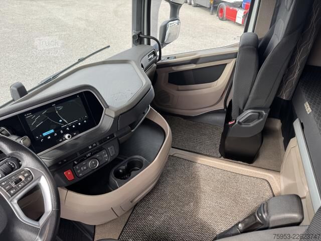 Standardowy ciągnik siodłowy DAF XG 530 FT Standklima Intarder
