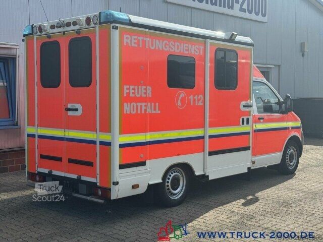 Brandbil Volkswagen T5 2.0 TDI Autom KTW Krankentransport inkl Liege