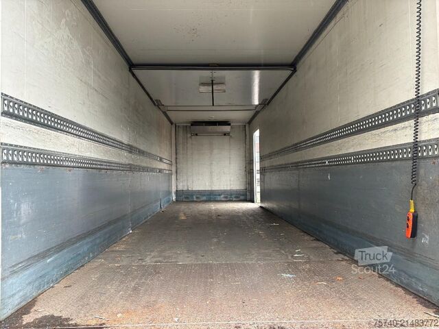 Standard-SZM Volvo FM 420 + CARRIER 1250 + 8x2 + euro 5 + LIFT 2.5T