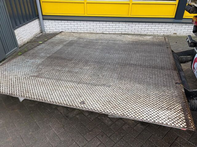 Standard-SZM Volvo FM 420 + CARRIER 1250 + 8x2 + euro 5 + LIFT 2.5T