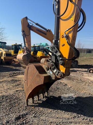 Chain excavator Liebherr R924LC / LikufixSW48