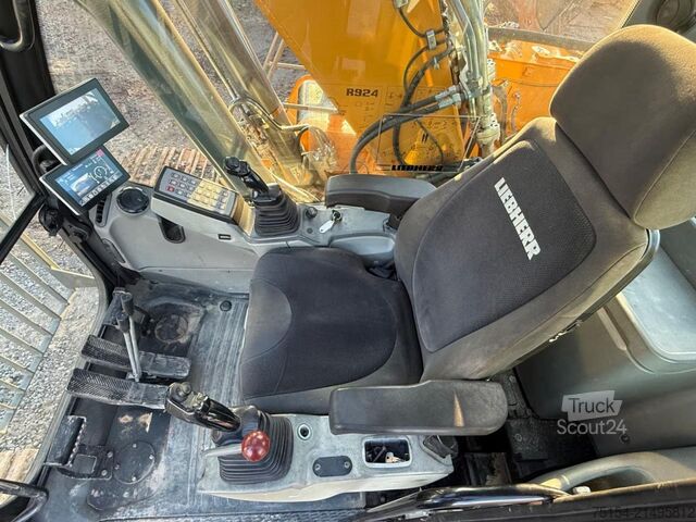 Chain excavator Liebherr R924LC / LikufixSW48