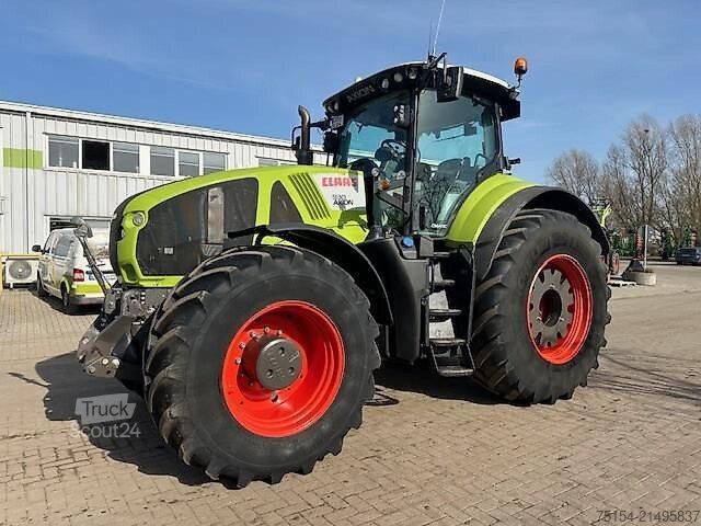Tractor CLAAS Axion 930