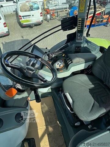 Tractor CLAAS Axion 930