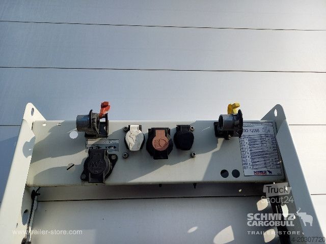 Brandalı açık yarı römork Schmitz Cargobull Curtainsider Standard Getränke