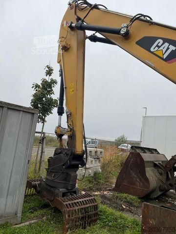 Escavatore gommato CATERPILLAR MH 3022