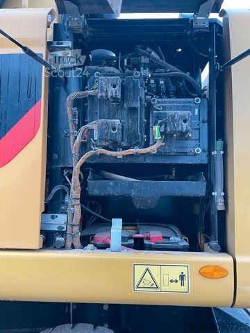 Escavatore gommato CATERPILLAR MH 3022