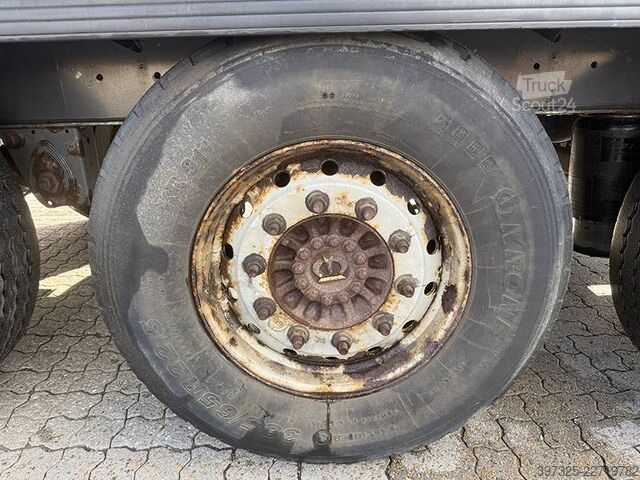 Bīdāmie tentiņi Krone Curtainsider / Planenauflieger