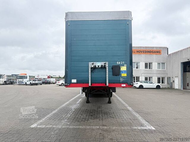 Skjutbara presenningar BP TRAILER 4 axle Curtainsider / Planenauflieger
