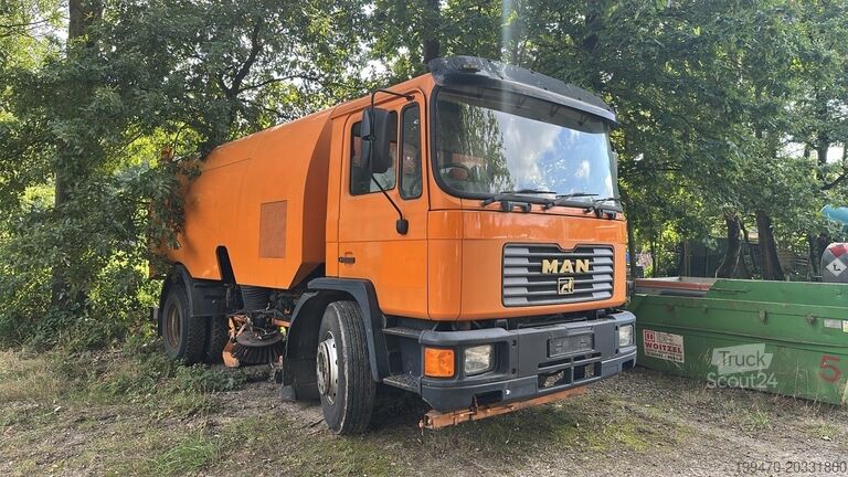 Spazzatrice MAN M05