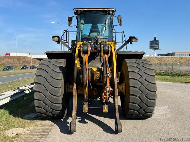 Carregadora de rodas Caterpillar 980M