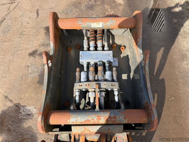 Excavator Caterpillar Demolition and sorting grapple CAT G320B with OQ80