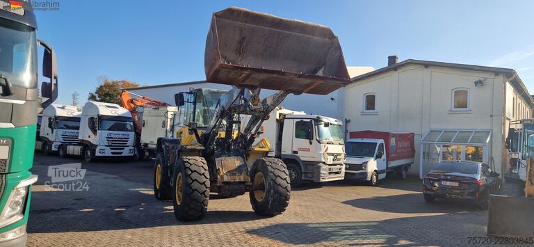 Φορτωτής με ελαστικά Komatsu WA 200  technische Wartung beim Komatsu Service