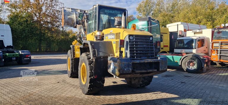 Φορτωτής με ελαστικά Komatsu WA 200  technische Wartung beim Komatsu Service