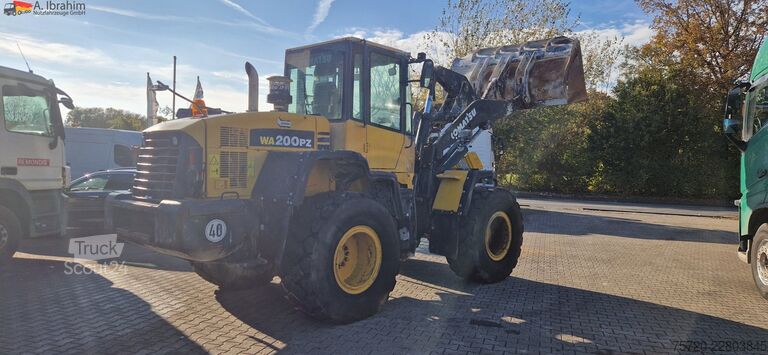 Φορτωτής με ελαστικά Komatsu WA 200  technische Wartung beim Komatsu Service