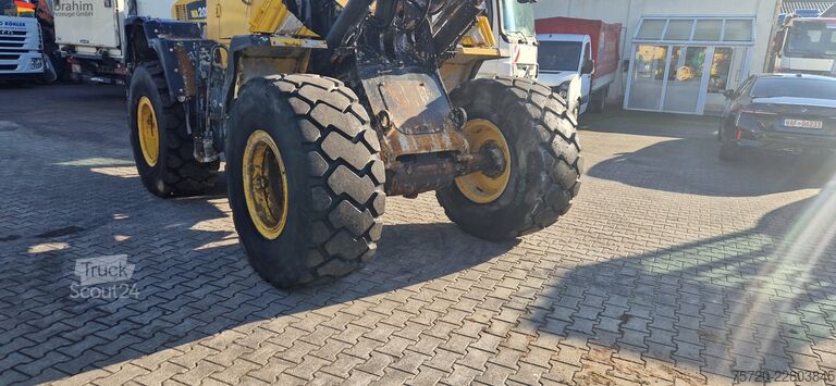 Φορτωτής με ελαστικά Komatsu WA 200  technische Wartung beim Komatsu Service