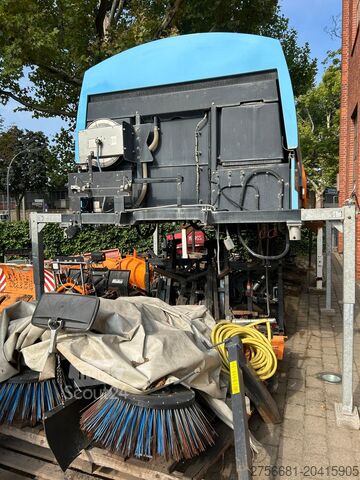 Unimog Kehrmaschine und Winterdienst Mercedes-Benz Unimog U500