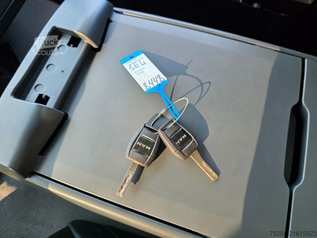 Refrigerated truck MAN TGM 18.340 4x2 LL / Ldbw / Carrier Supra 1250Mt