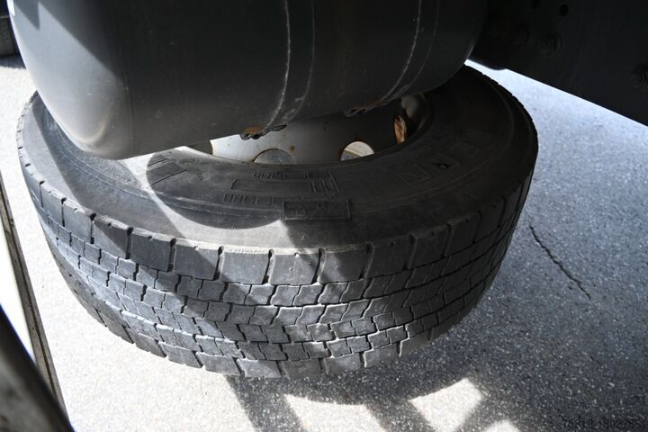 Kühlkoffer-LKW Mercedes-Benz Antos 1830 T1200R Bi Temp Fleisch Rohrbahnen LBW