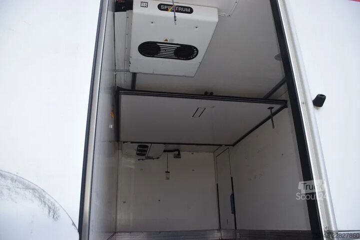 Pārvadājumi saldētavā/saldētavā Iveco EuroCargo 120 E18 - frigo thermoking
