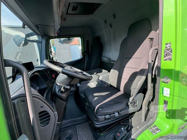 Gardinsidad skåpbil MERCEDES-BENZ Atego 818 Pritsche/Schiebeplane mit Ladebordwand