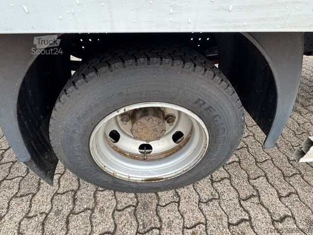 Skåpbil FUSO Canter 7C15 Koffer mit Ladebordwand