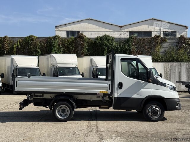 Háromirányú billenő teherautó Iveco daily 35-160
