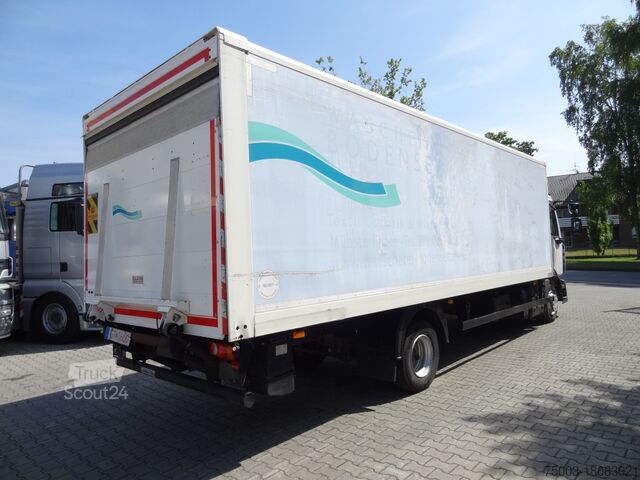 Vrachtwagen met bakwagen Renault D10.210 7m Koffer