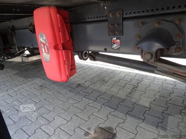 Vrachtwagen met bakwagen Renault D10.210 7m Koffer